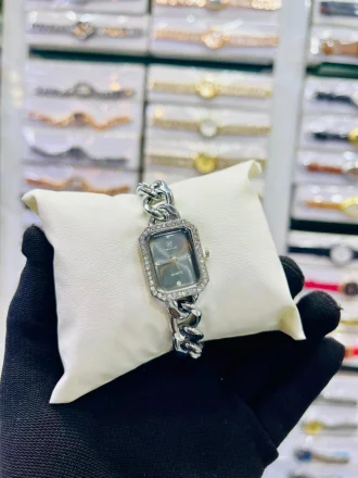 Elegant Ladies Chain Watch